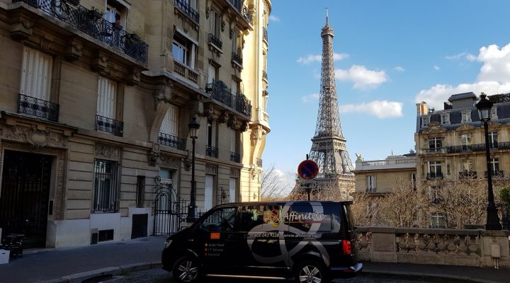 Affinitive van working in Paris
